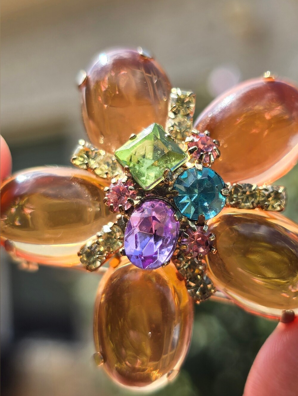 Vintage Unsigned Mid-Century Smoky Amber Glass Cabochon Flower Brooch Rhinestone